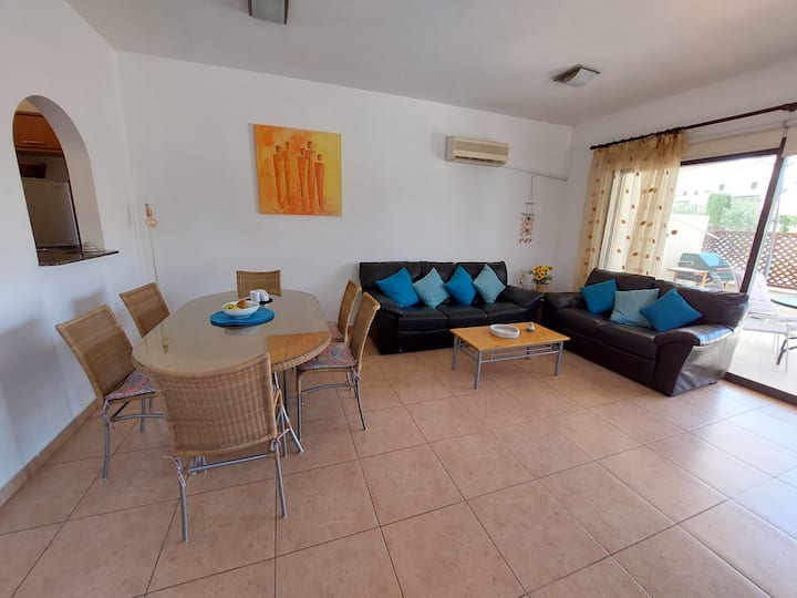 Queens Gardens Town House By The Sea, Pool & Mall - Paphos