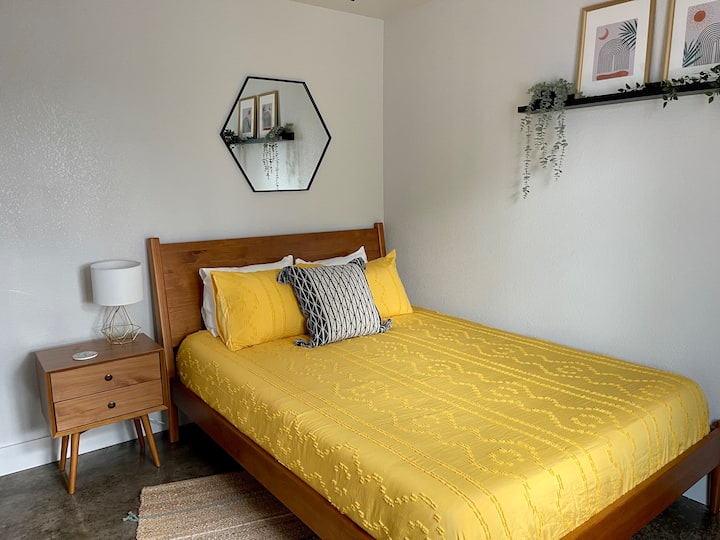 明亮舒适的第二间卧室