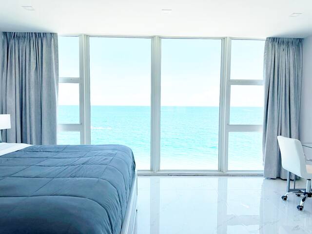 On the B.E.A.C.H.-Beachfront Views-Balcony-Pool gallery image 4