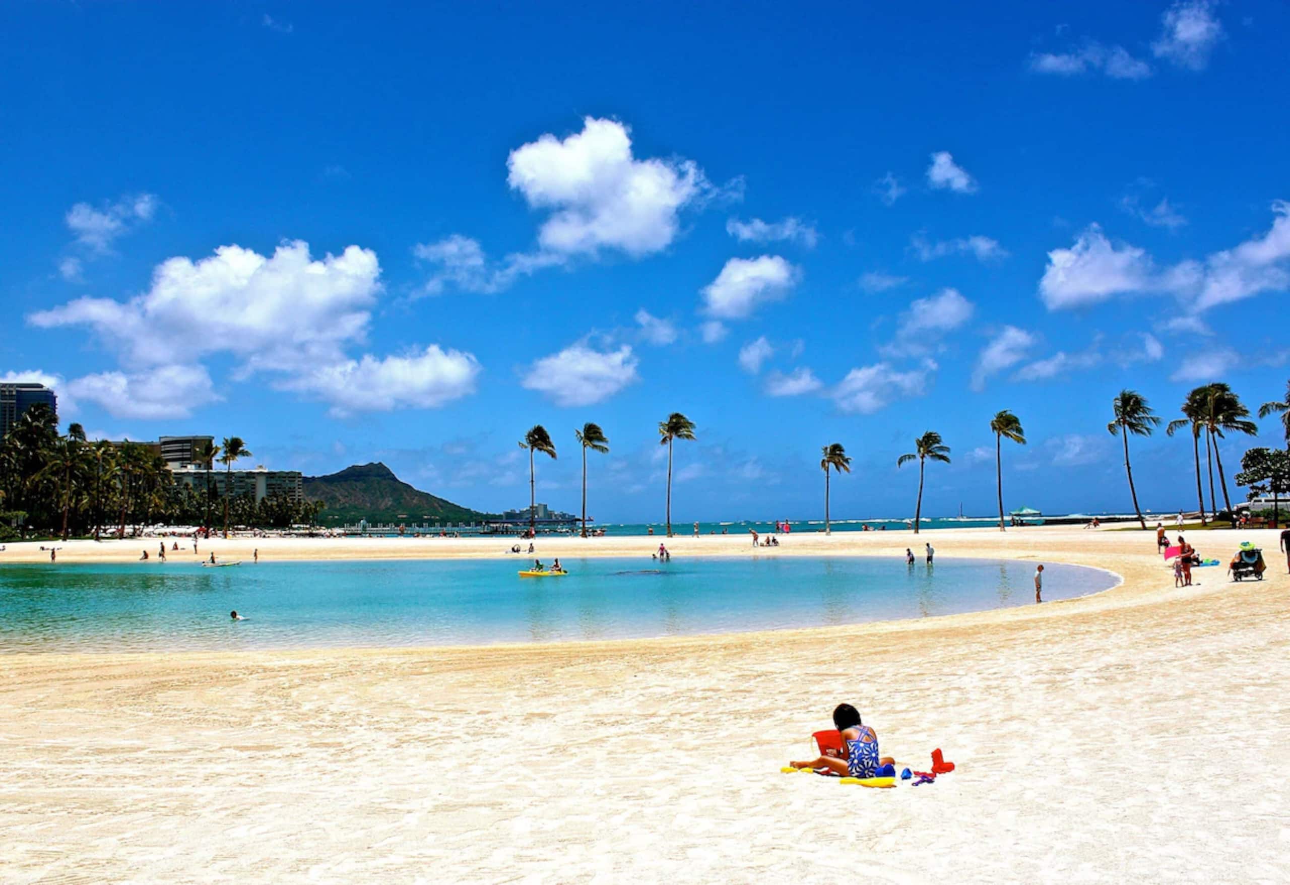 Condo in Honolulu · ★4.91 · 2 bedrooms · 4 beds · 2 private baths - Image 28