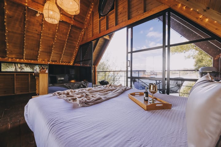 Cama queen con vista y Smartv 