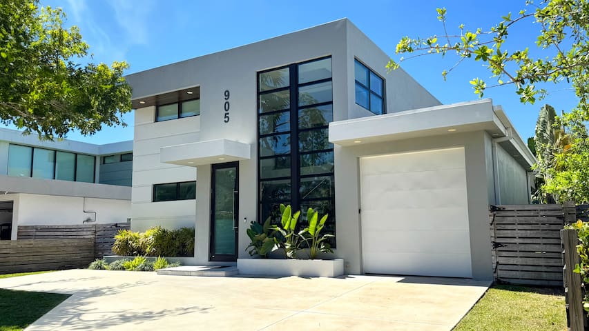 Topo Encanto-Modern Villa in Sundrenched Paradise!