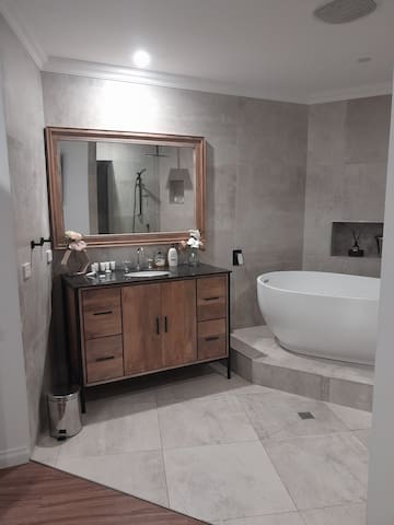 Melbourne Farm Stay, Signature Room gallery image 5