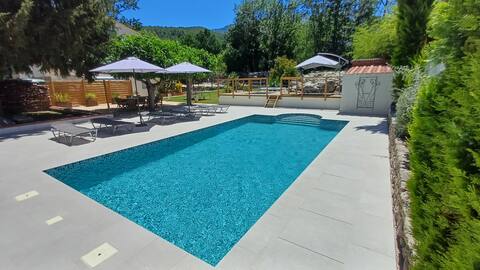 4* home with a pool and hot tub