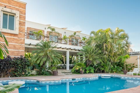 Private house with pool in Chetumal
