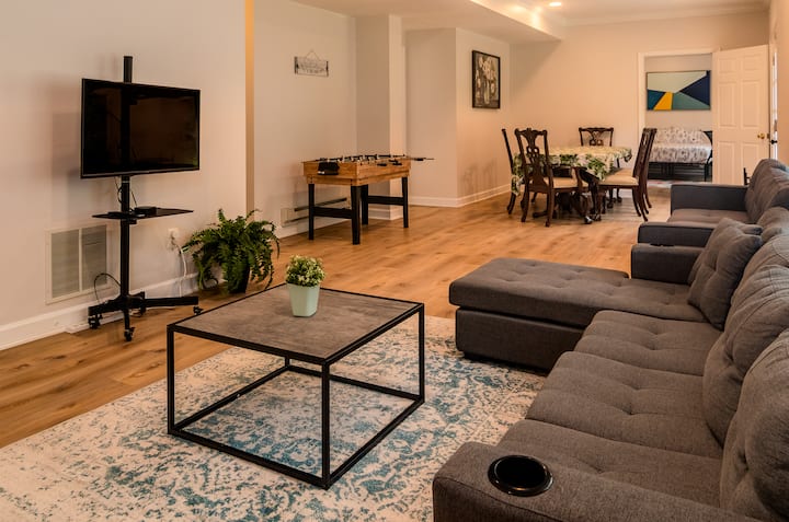 Sun Filled Spacious Guest Suite With High Ceiling - Gaithersburg, MD