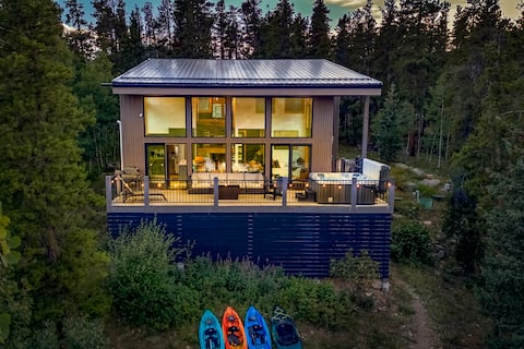 Luxury Lakefront • Views • HotTub • Wildlife!