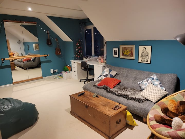 Den na sehemu ya kitanda inayoweza kubadilika