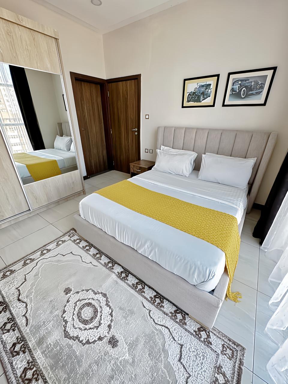 Hlavná spálňa s vlastnou kúpeľňou a prístupom na balkón