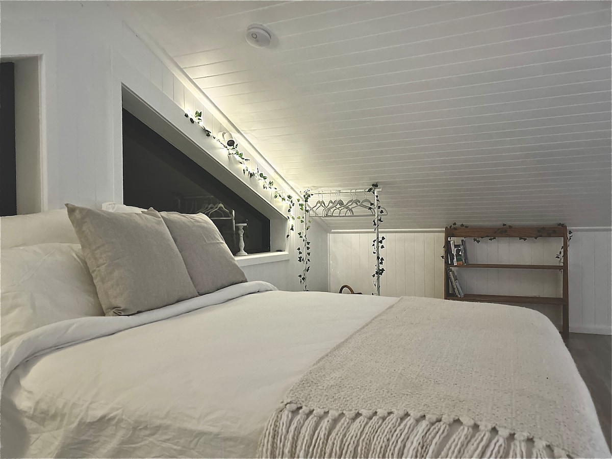 Warm comfortable bed, sleep in the peaceful countryside and wake up refreshed.