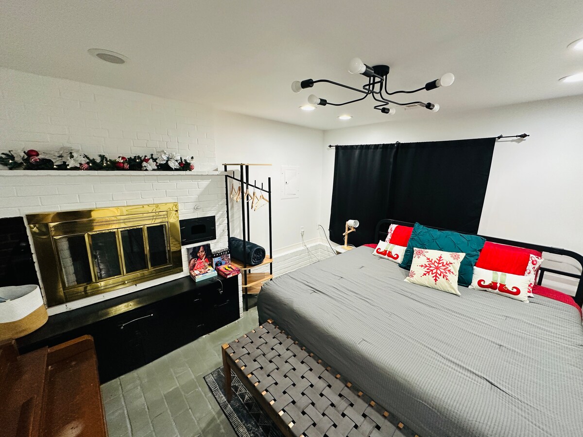 Cherry St - CARport - Arcade & Artsy - KING bed - Apartments for