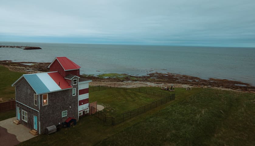 Oceanfront 3BR Cottage Cozy Coastal Retreat