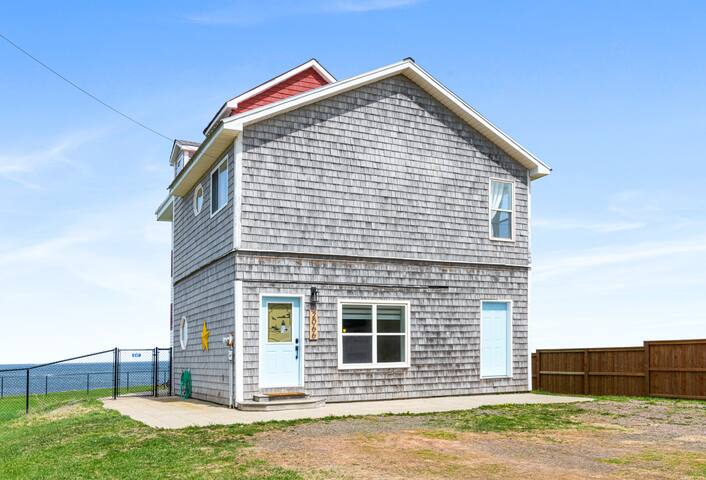 Oceanfront 3BR Cottage Cozy Coastal Retreat gallery image 2