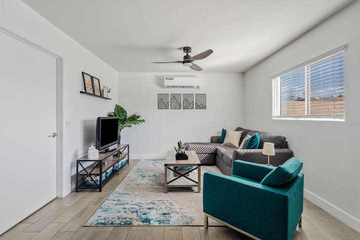 Detached Guesthouse | Full Kitchen & Parking - Mesa, AZ