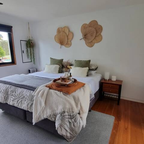 Tranquil one bedroom retreat in rural setting.