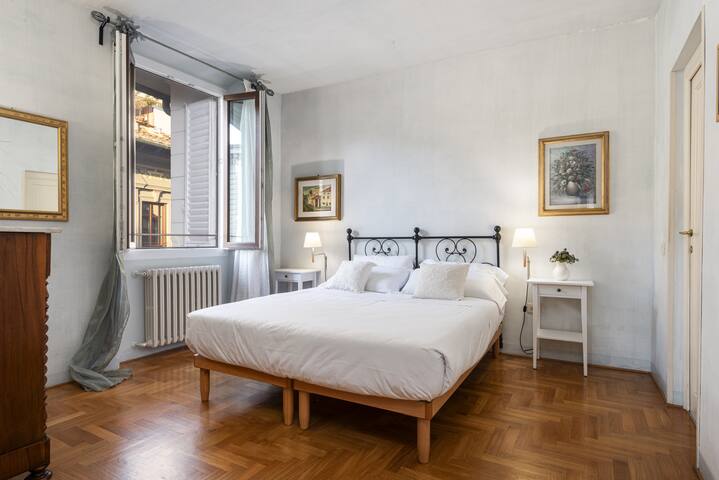 Historic Cavallereschi Flat, 2 Bedrooms, 3 Baths