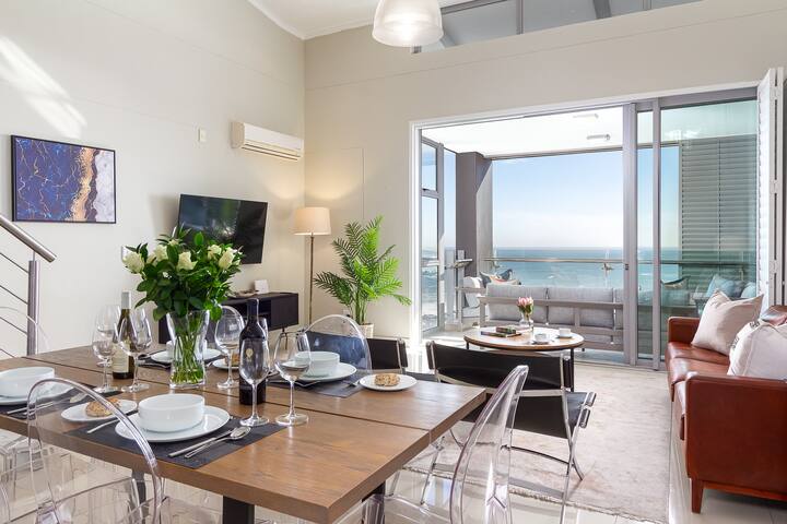 Spacious Apartment, Stunning Ocean Views gallery image 2