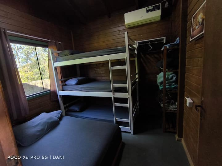 1 سم مزدوج و 1 تريليش، مع مكيف هواء.