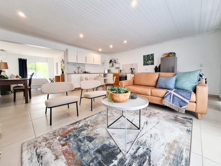 Bella Blue - Stylish And Spacious Living - Paarl