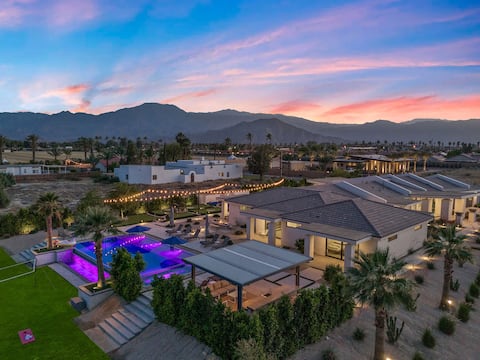 Incredible, Huge Pool: 9 BR, 15 Bed, 8 Bath, Golf