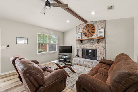 Popular Airbnb listing: Quiet Pool Home Getaway! Airbnb's Fav Home! TOP 1% in Ensley