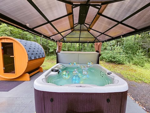 Cozy Getaway Cabin with Hot Tub, Sauna, Wi-Fi