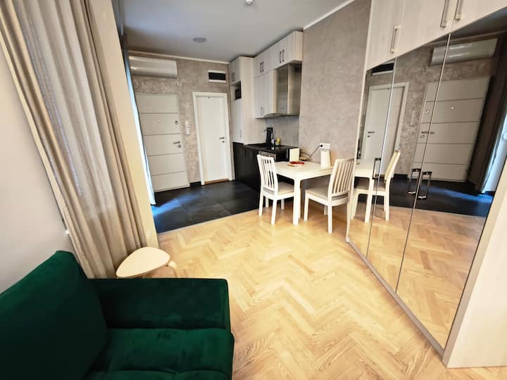 Clark Gable Place With A Private Balcony - Belgrade