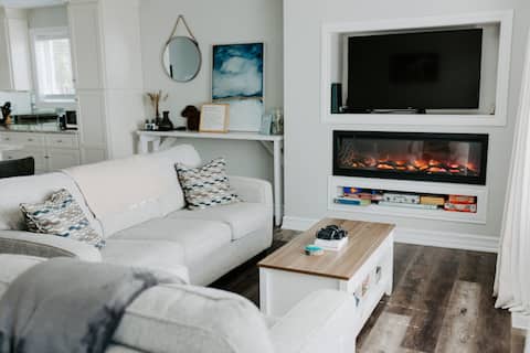 Top performing Airbnb: 100 ft of Private Beach, Sleeps 10 - Pura Vida in Chatham Kent