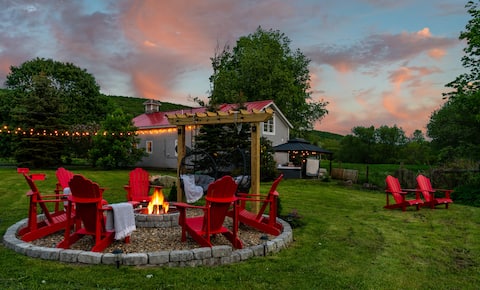 Riverside Retreat 3BR-Games Room-Hot Tub-Fire Pit