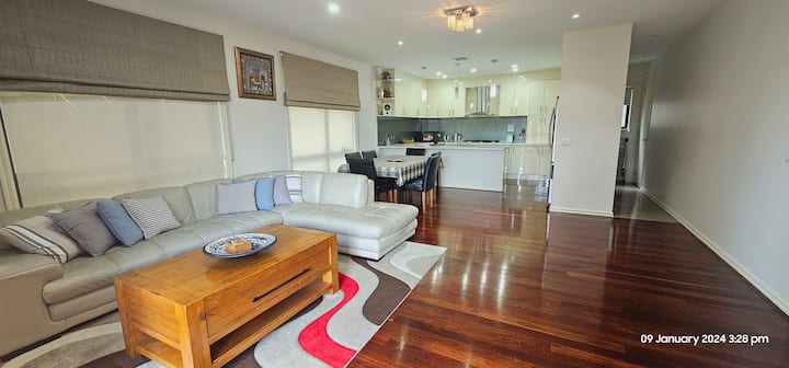 Four Bedroom Modern House In Glen Waverley - Forest Hill