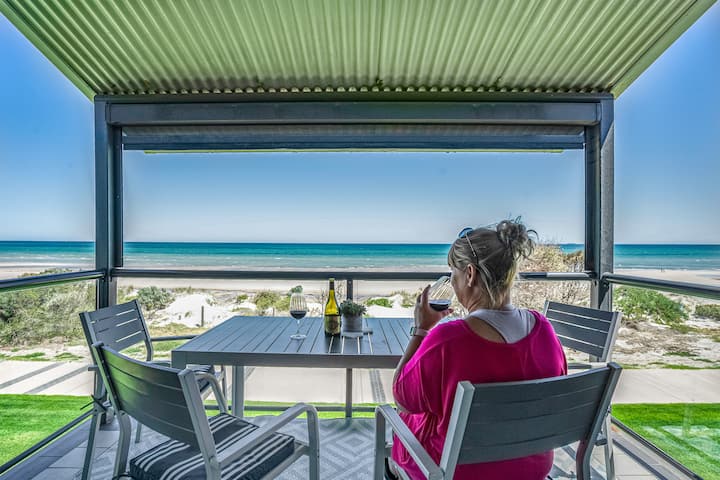 Beachfront Apartment With Balcony And Free Wifi - Adelaide