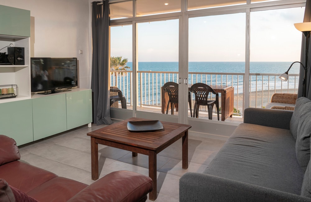 First line. Wifi. Elevator. Parking. Pet friendly 2