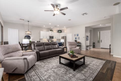 Top Airbnb: Resort Living at Your Own Desert Retreat in North Gateway