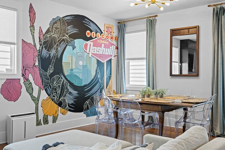 Modern Downtown Music City Home gallery image 4