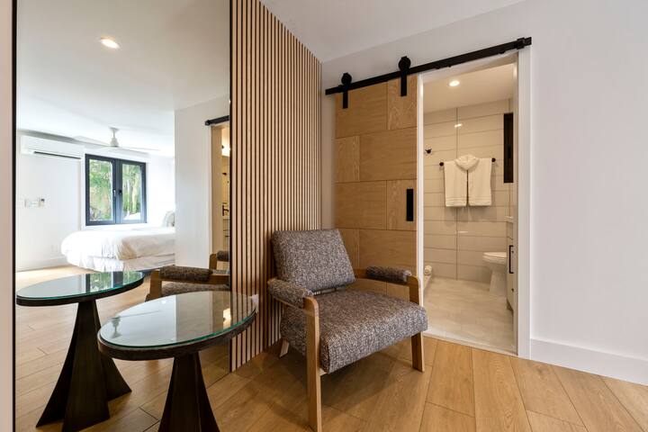 3 Newly Renovated Villas, sleeps up to 20 guests! gallery image 3