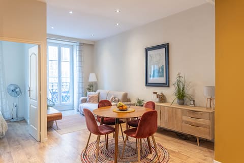 Popular Airbnb listing: Stylish one bedroom apartment in Nice Port in Garibaldi