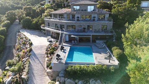 Beautiful Villa 400 m from the beach 22 people