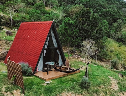 Charming cabin with bathtub and outdoor fire pit