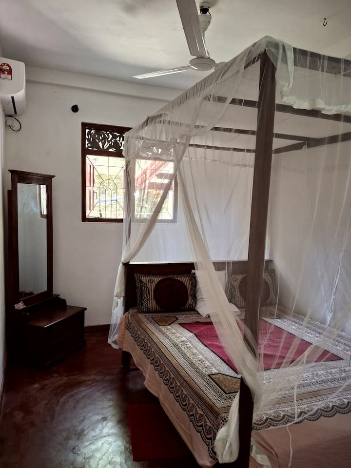 Habitación totalmente sellada y con aire acondicionado.