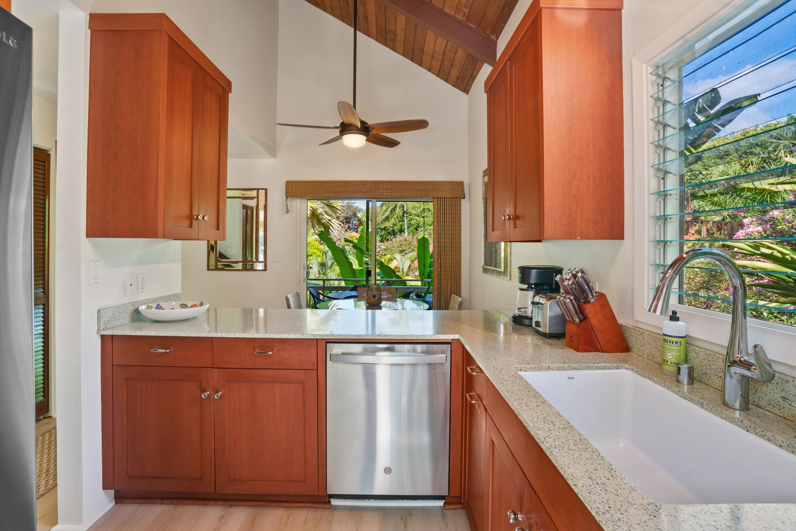 Townhouse in Koloa · ★4.84 · 2 bedrooms · 3 beds · 2 private baths - Image 6