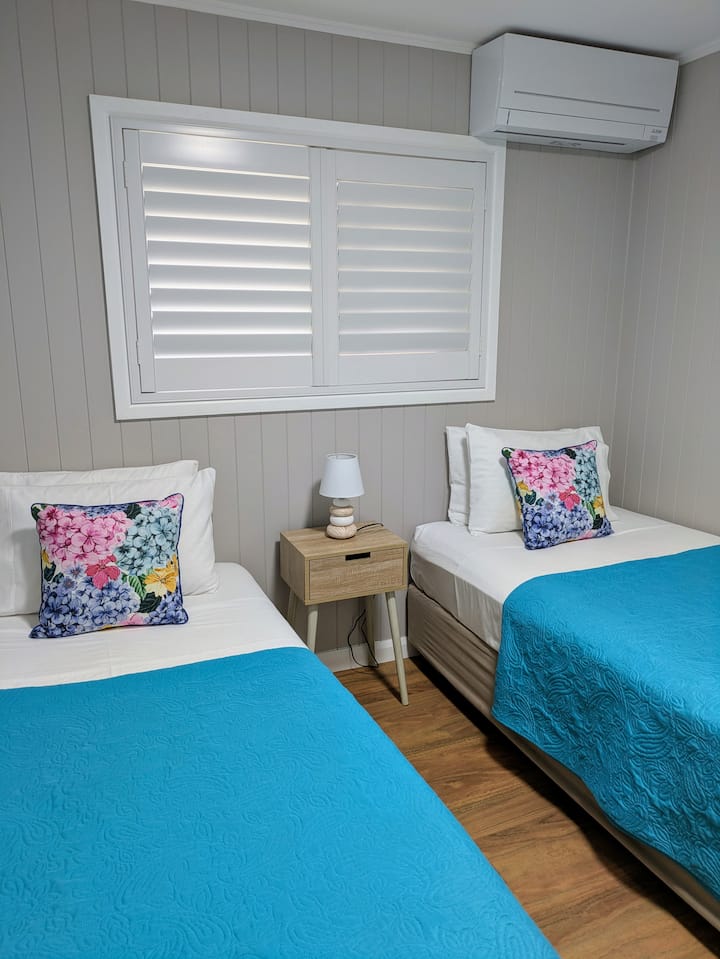 Spálňa 2 s dvoma manželskými posteľami King