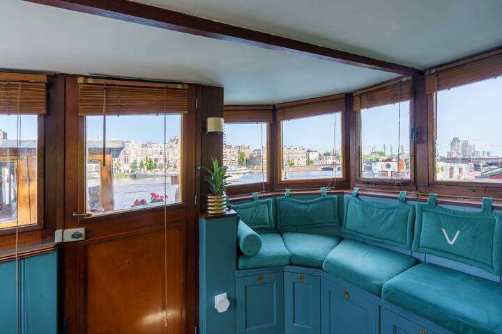 Delightful 2 bedrooms houseboat in Amsterdam-Pijp gallery image 5