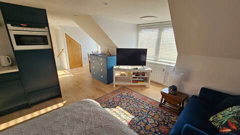 Successful Airbnb property: Private suite. Quiet location in South Norfolk