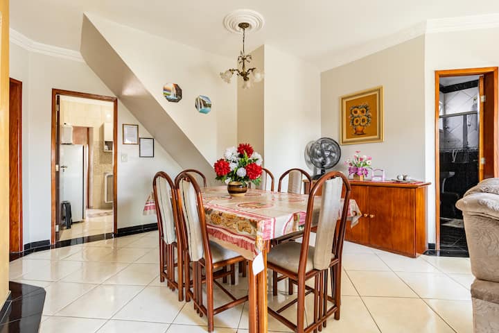 Casa Agradável Com Lareira Interna - Curitiba
