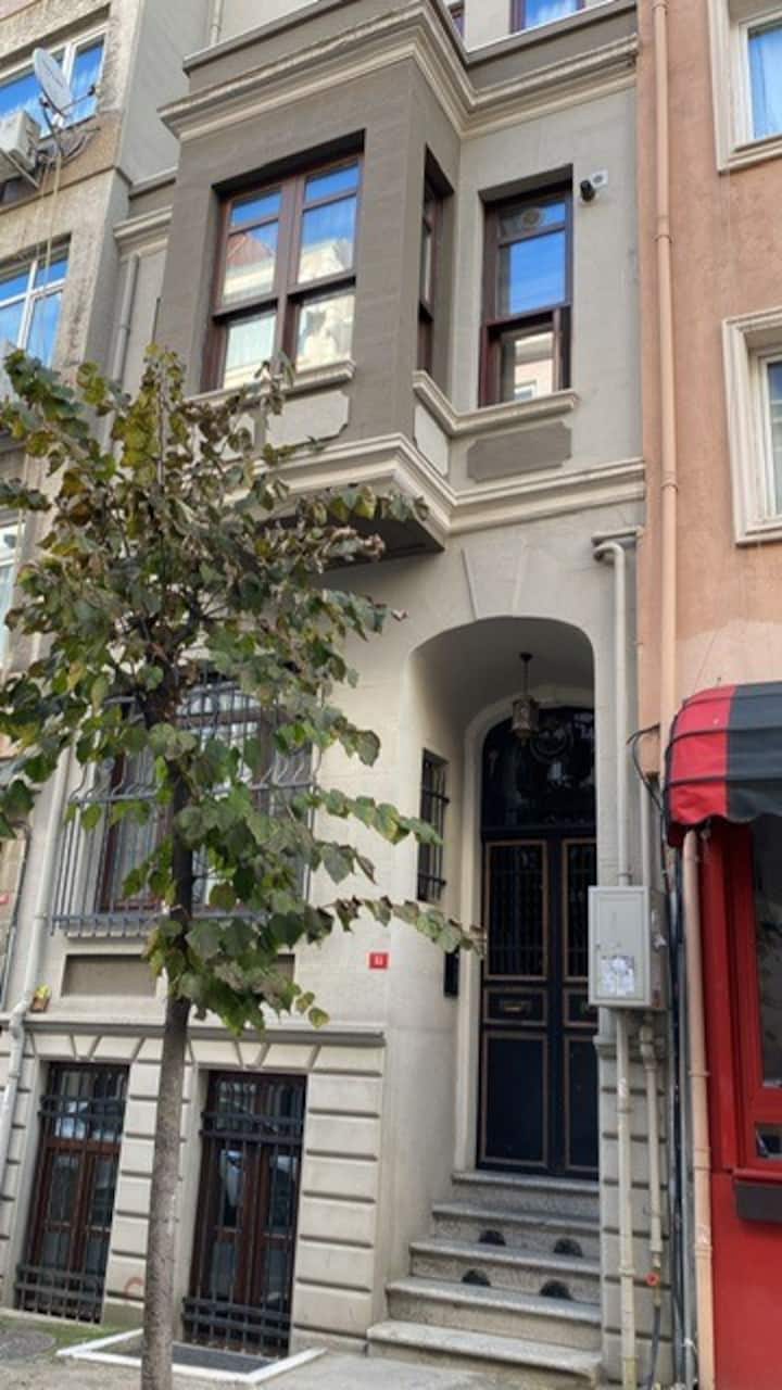 3 Bedrooms Garden Dublex In The Heart Of The City, - Maslak