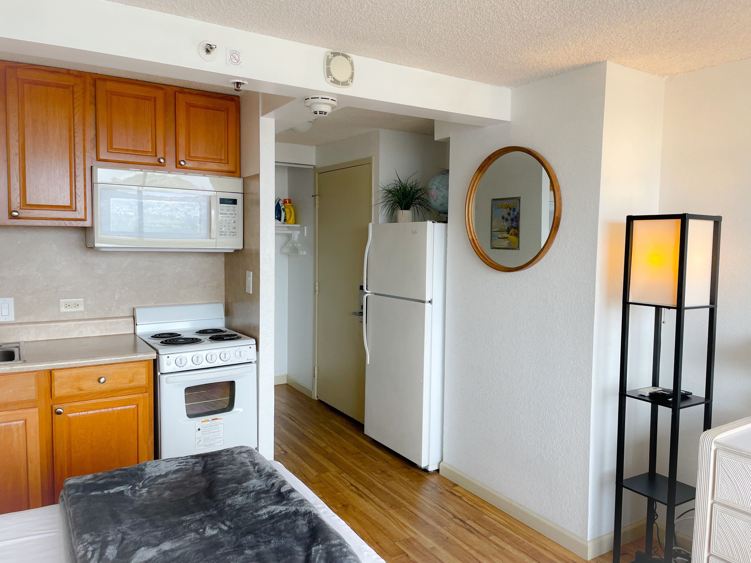Hawaiian Monarch Studio | Full Kitchen | Panoramic - Image 3