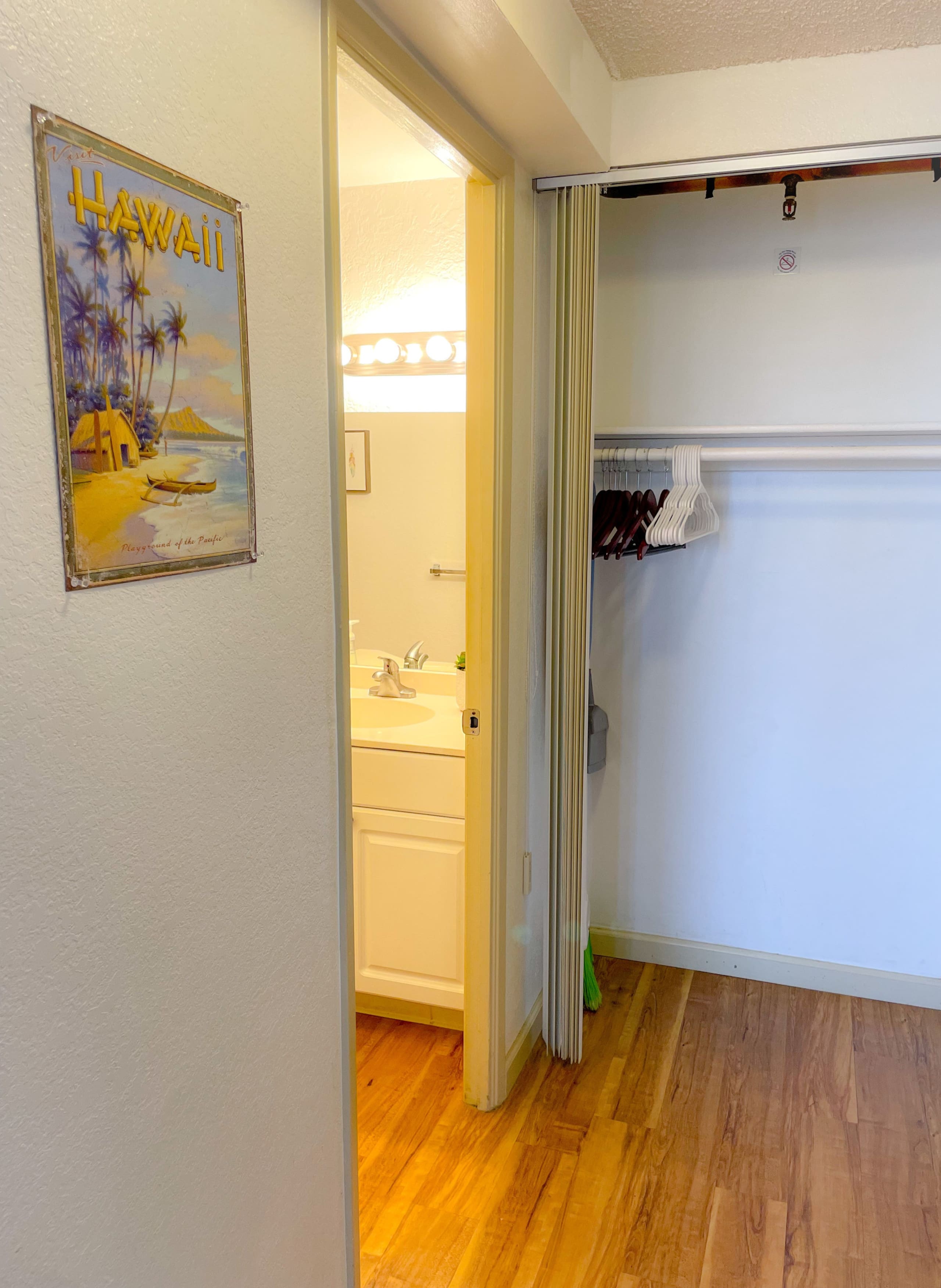 Hawaiian Monarch Studio | Full Kitchen | Panoramic - Image 21