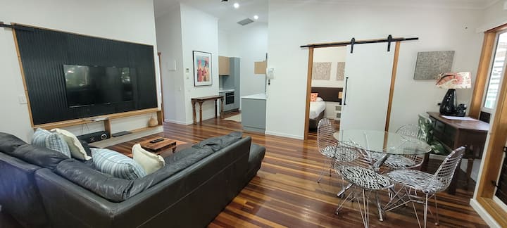 Top Floor 3 Bedroom Treehouse Apartment - Noosa Heads