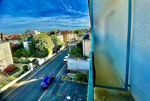 Top performing Airbnb: APARTMENT NEAR TRAIN STATION AND DOWNTOWN in Melun