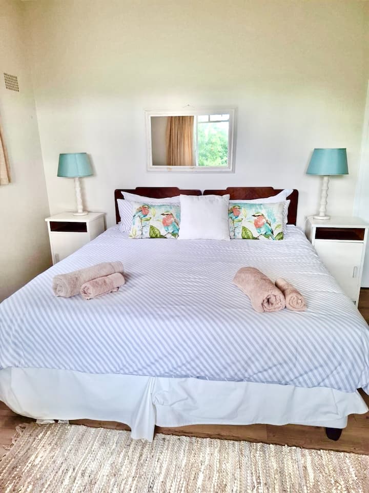 两张单人床或一张加大双人床。